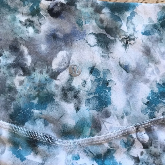 Lululemon Align High Rise Short 8” SZ 2 - Picture 6 of 7